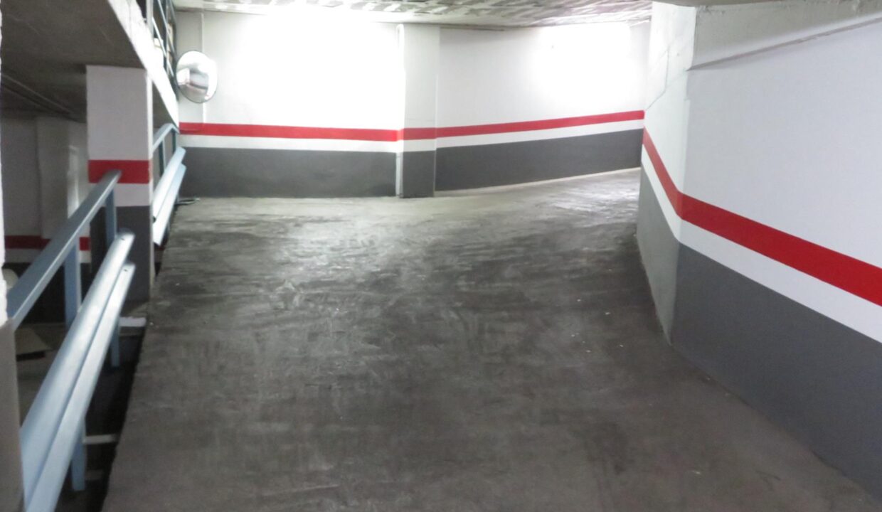 PLAZA DE PARKING EN VENTA PARA COCHE GRANDE EN LA CALLE SEPULVEDA_5