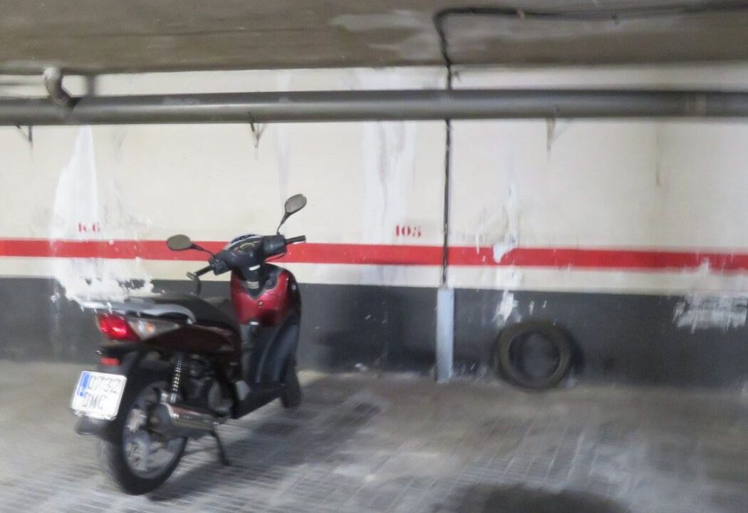 PLAZA DE PARKING EN VENTA PARA COCHE PEQUEÑO O DOS MOTOS_3