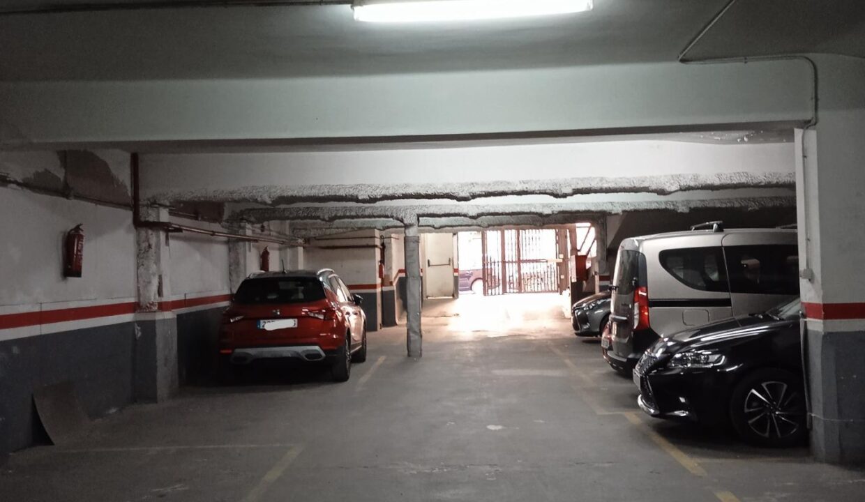 PLAZA DE PARKING PAR COCHE MEDIANO_2