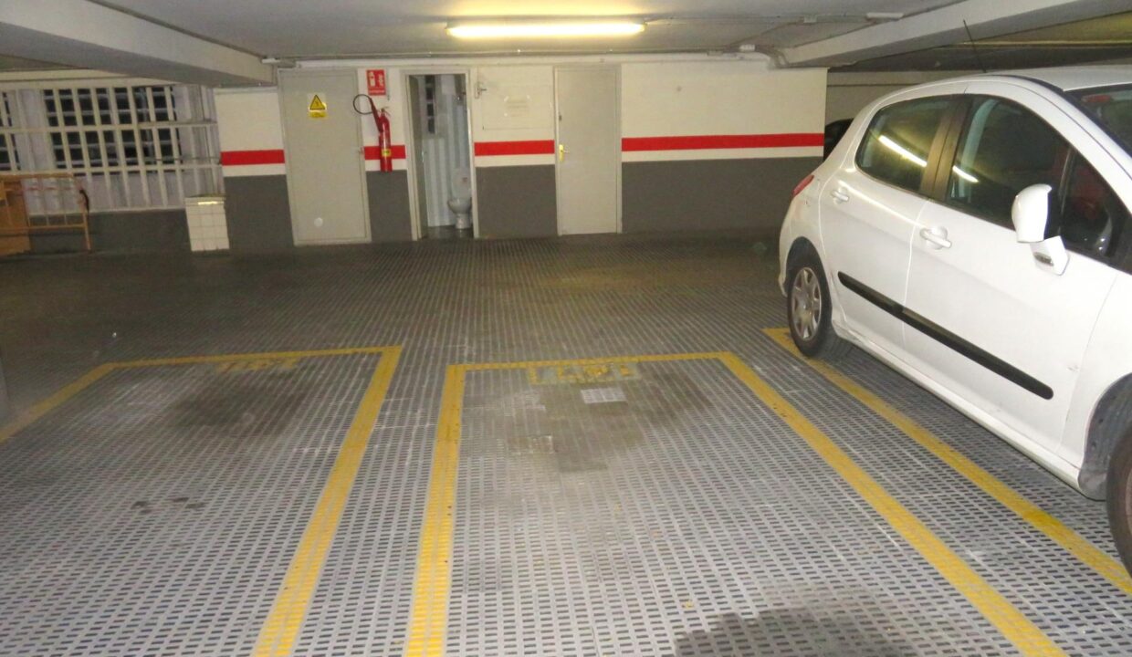 PLAZA DE PARKING PARA COCHE PEQUEÑO EN LA CALLE ROCAFORT_1