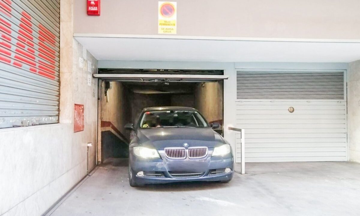 PLAZA DOBLE DE PARKING EN TRINITAT VELLA- BARCELONA_1