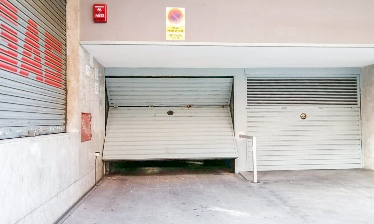 PLAZA DOBLE DE PARKING EN TRINITAT VELLA- BARCELONA_4