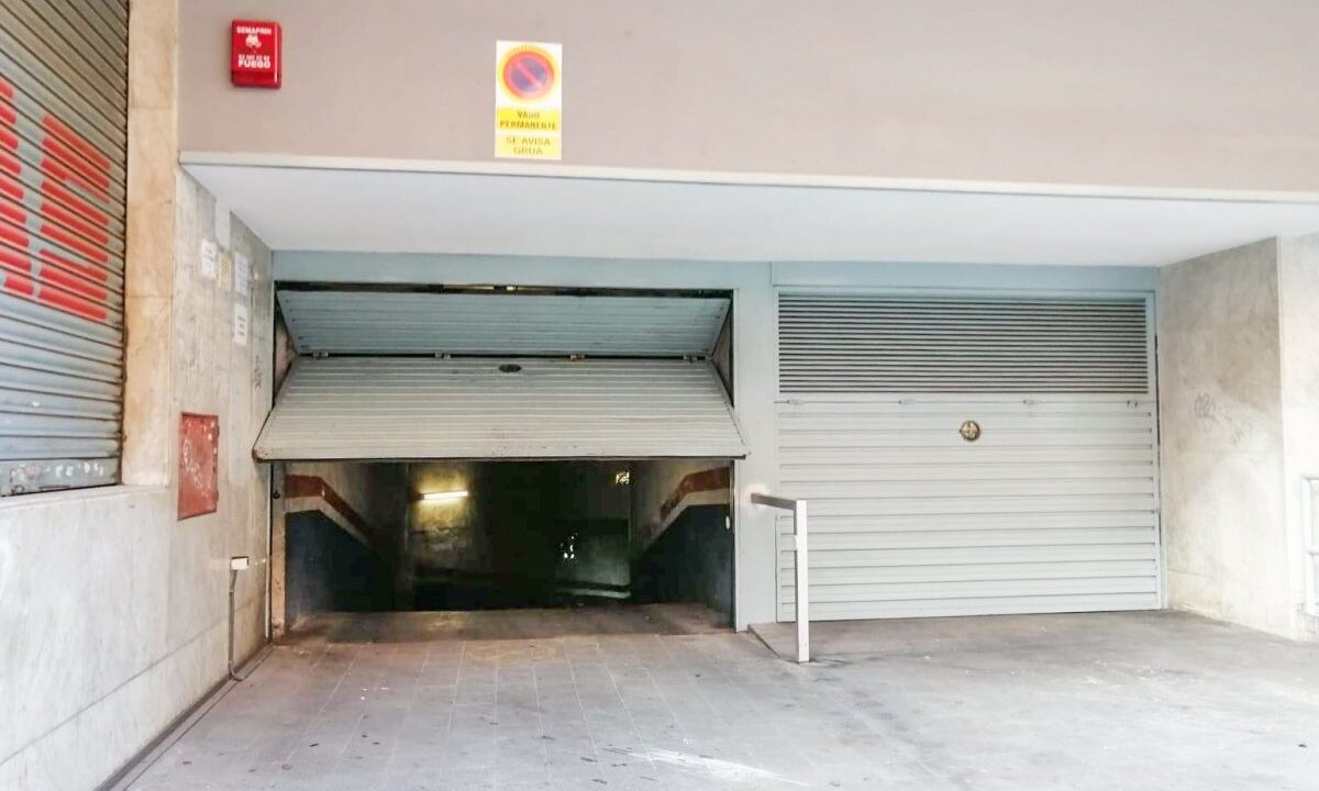 PLAZA DOBLE DE PARKING EN TRINITAT VELLA- BARCELONA_5