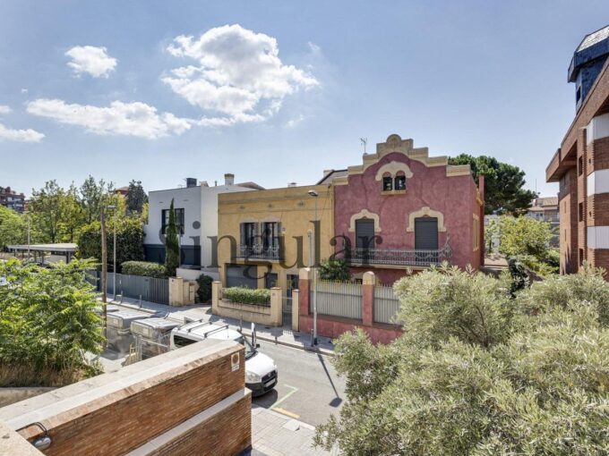 Piso con terraza en calle Dalmases a la venta_1