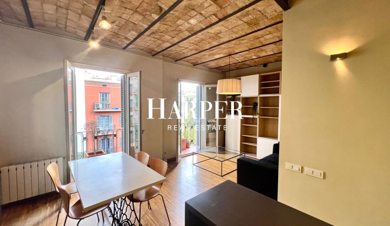 Piso en Finca Regia con 2hab y 3 balcones en Eixample_3