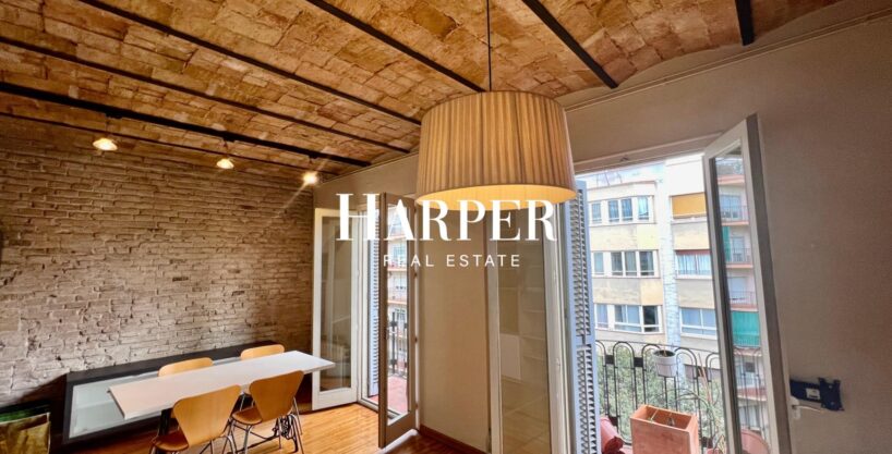 Piso en Finca Regia con 2hab y 3 balcones en Eixample_1