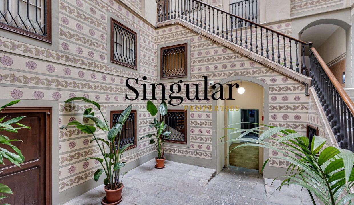 Piso en venta en edificio histórico del siglo XIX_1