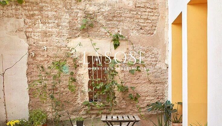 Piso para reformar con terraza en finca Regia en Eixample_1