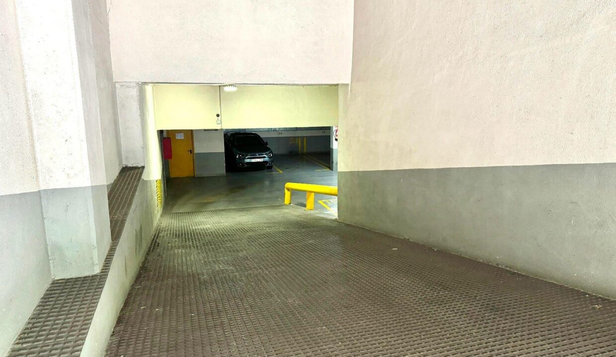 Plaza de Parking en venta en Calle Venezuela_5