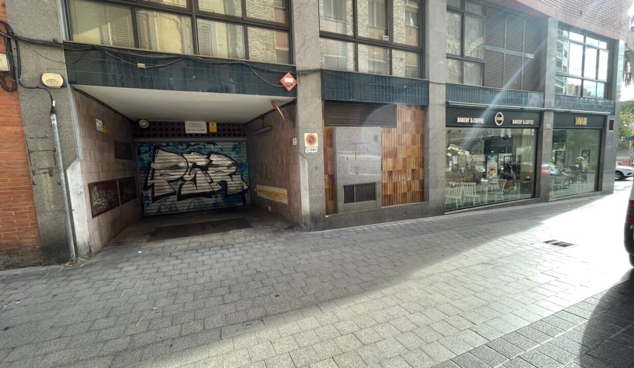 Plaza de parking en el corazón de les Corts_2