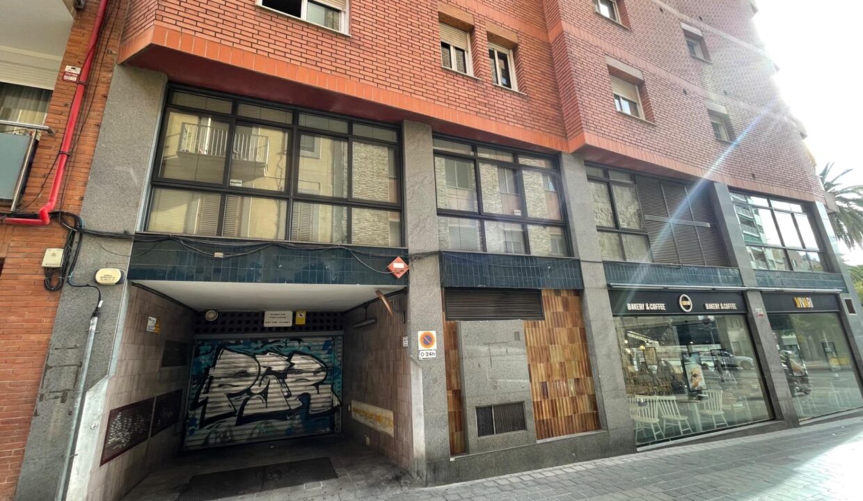 Plaza de parking en el corazón de les Corts_1