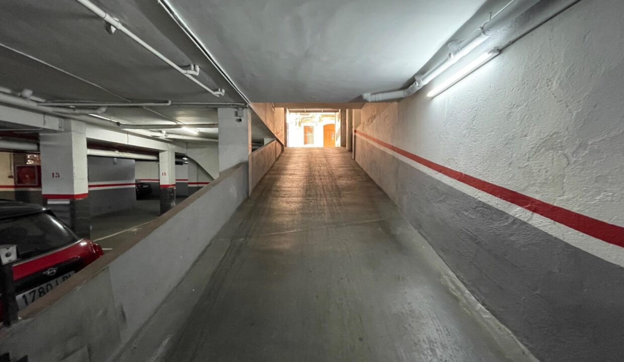 Plaza de parking en el corazón de les Corts_5