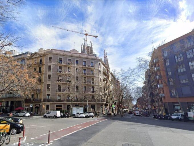 Plaza de parking en venta o alquiler cerca de la zona Sagrada Familia_1