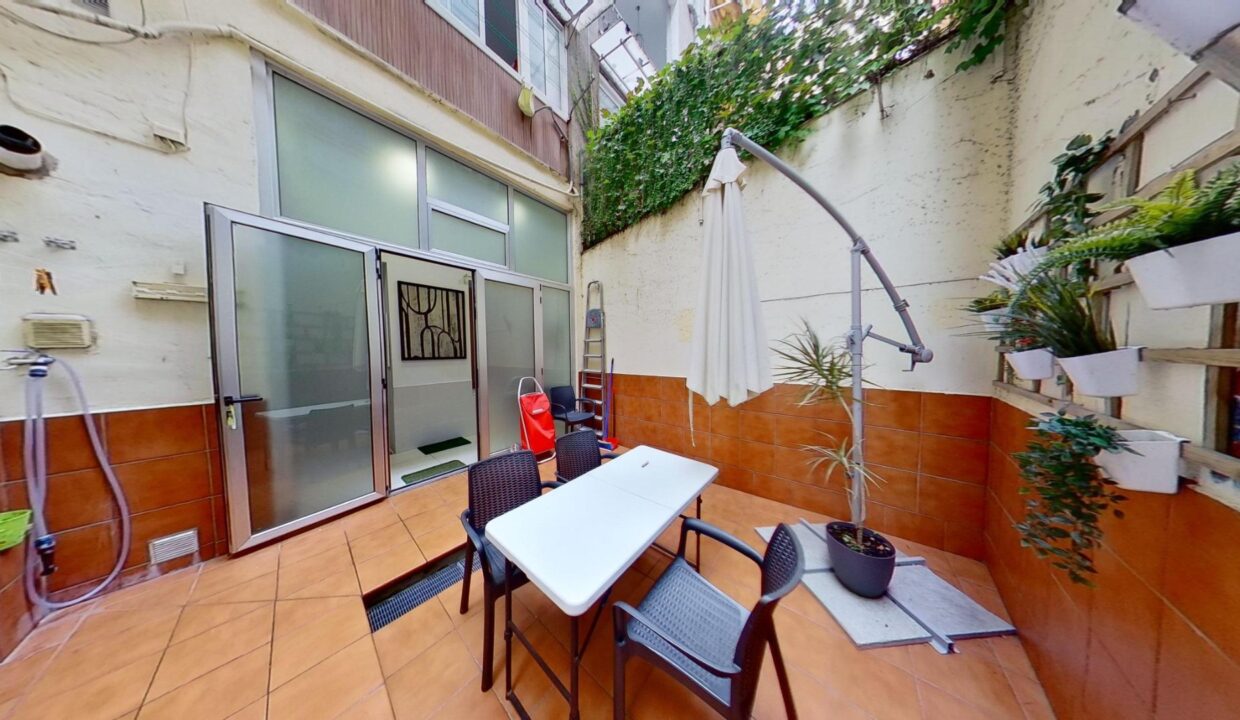 Preciosa planta baja de 70m² con terraza de 20m² con acceso desde calle y portería_1