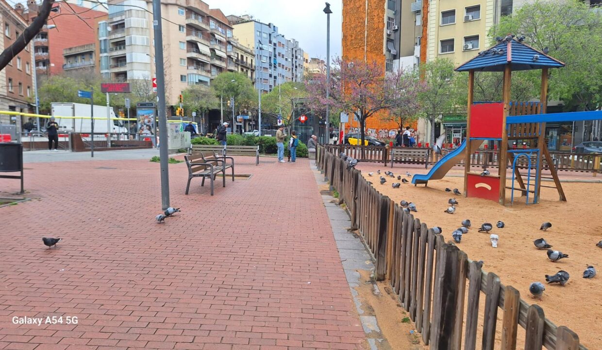 Restaurante en traspaso esquinero Lic C·3 Distrito de Les Corts-Barcelona_5