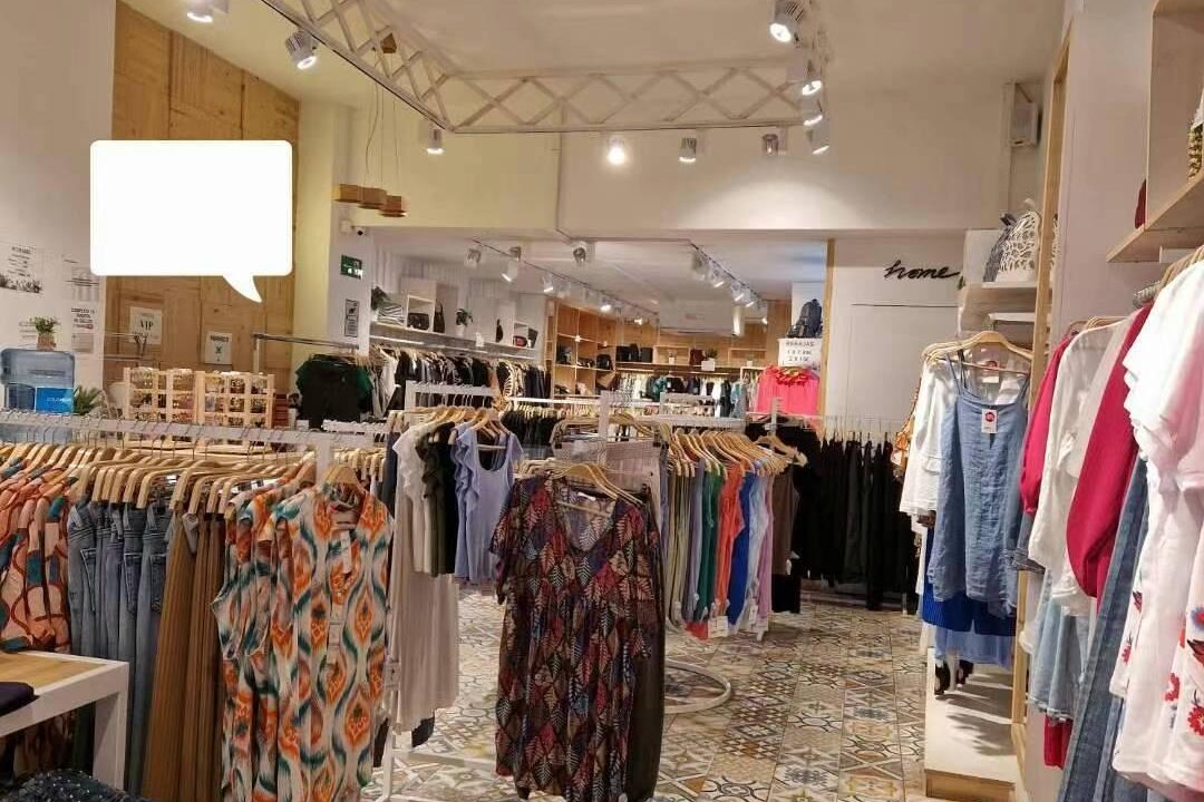 Traspaso Tienda Moda y Complementos en Eje Comercial Barcelona_2