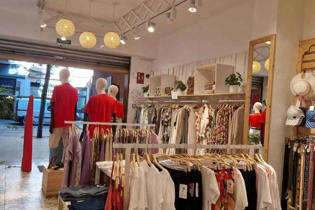 Traspaso Tienda Moda y Complementos en Eje Comercial Barcelona_3