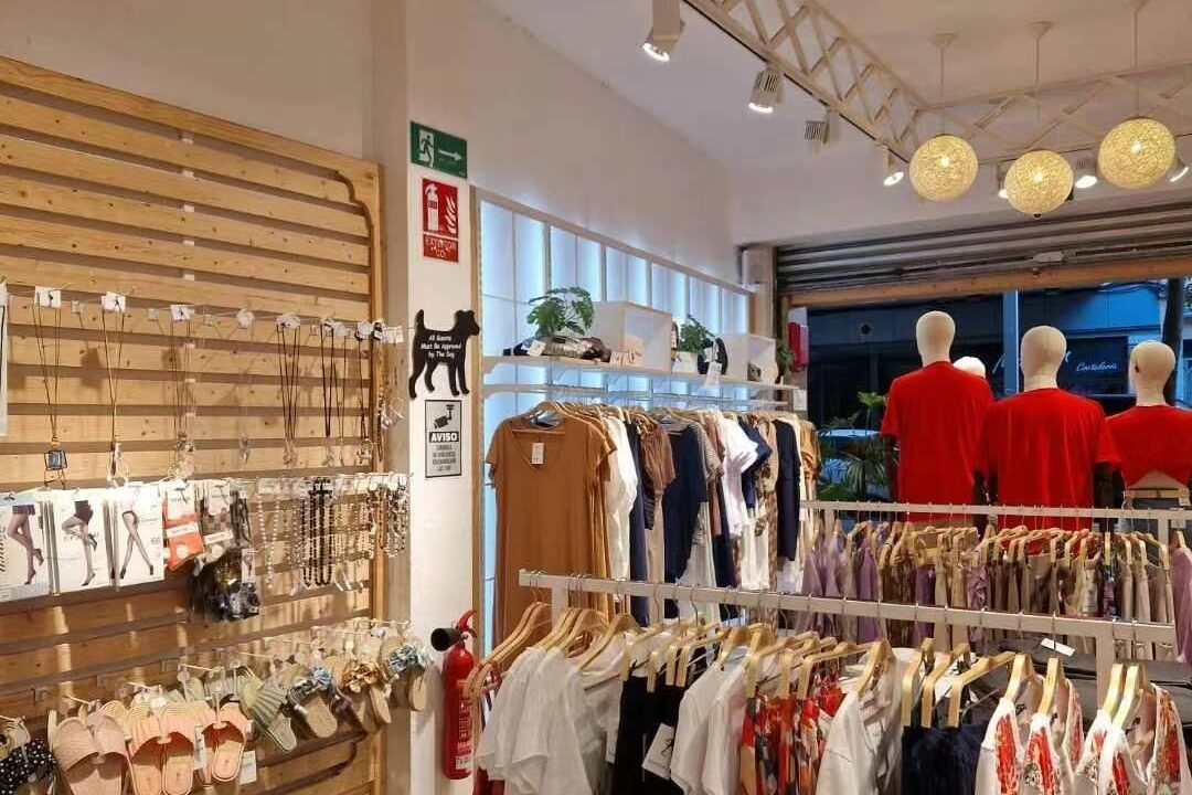 Traspaso Tienda Moda y Complementos en Eje Comercial Barcelona_4