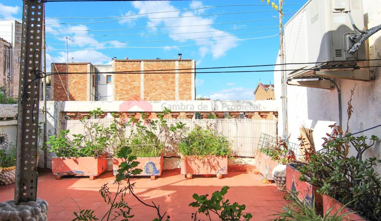 Último piso con terraza junto a la Plaça de Sants de 2 habitaciones._2