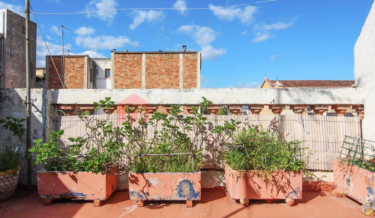 Último piso con terraza junto a la Plaça de Sants de 2 habitaciones._3