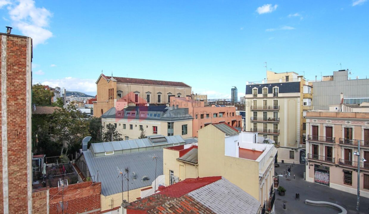 Último piso con terraza junto a la Plaça de Sants de 2 habitaciones._4