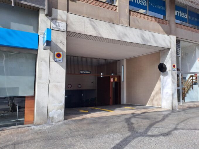 VENTA DE 3 Plazas de Parking en la Calle Entenza/Josep Tarradellas_1