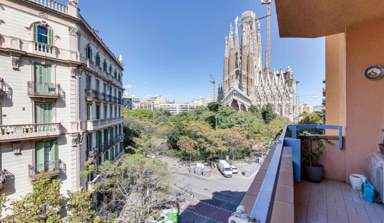 Vivienda amplia y luminosa con vistas a la Sagrada Familia_1