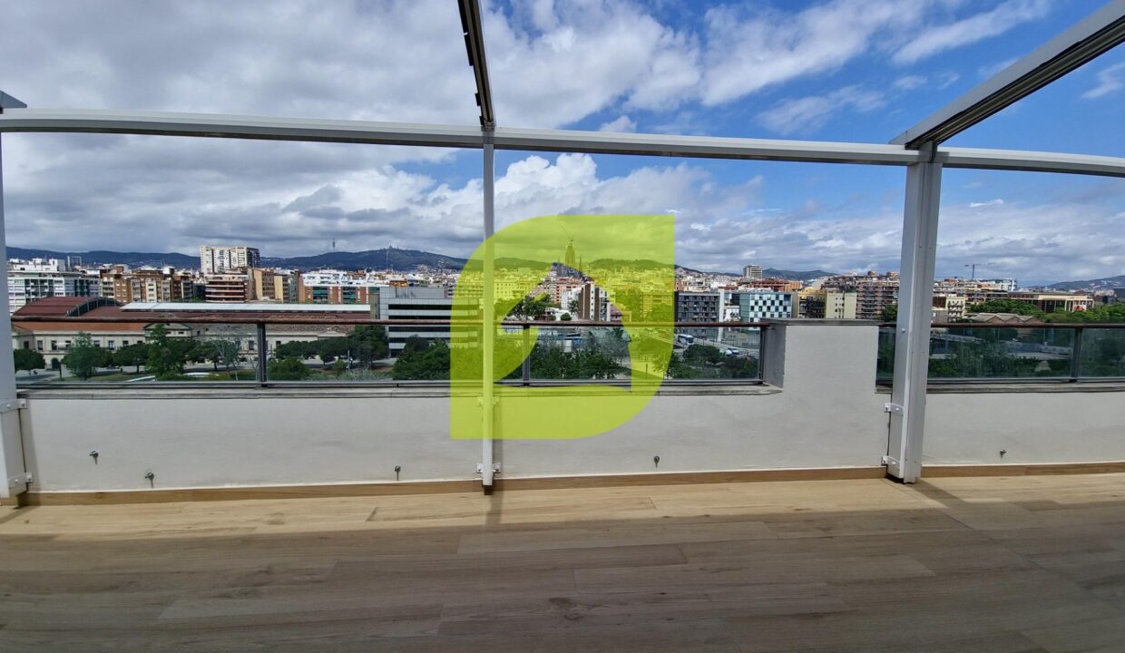 ¡Exclusivo Ático Dúplex en Venta con Vistas Espectaculares en Barcelona!_3