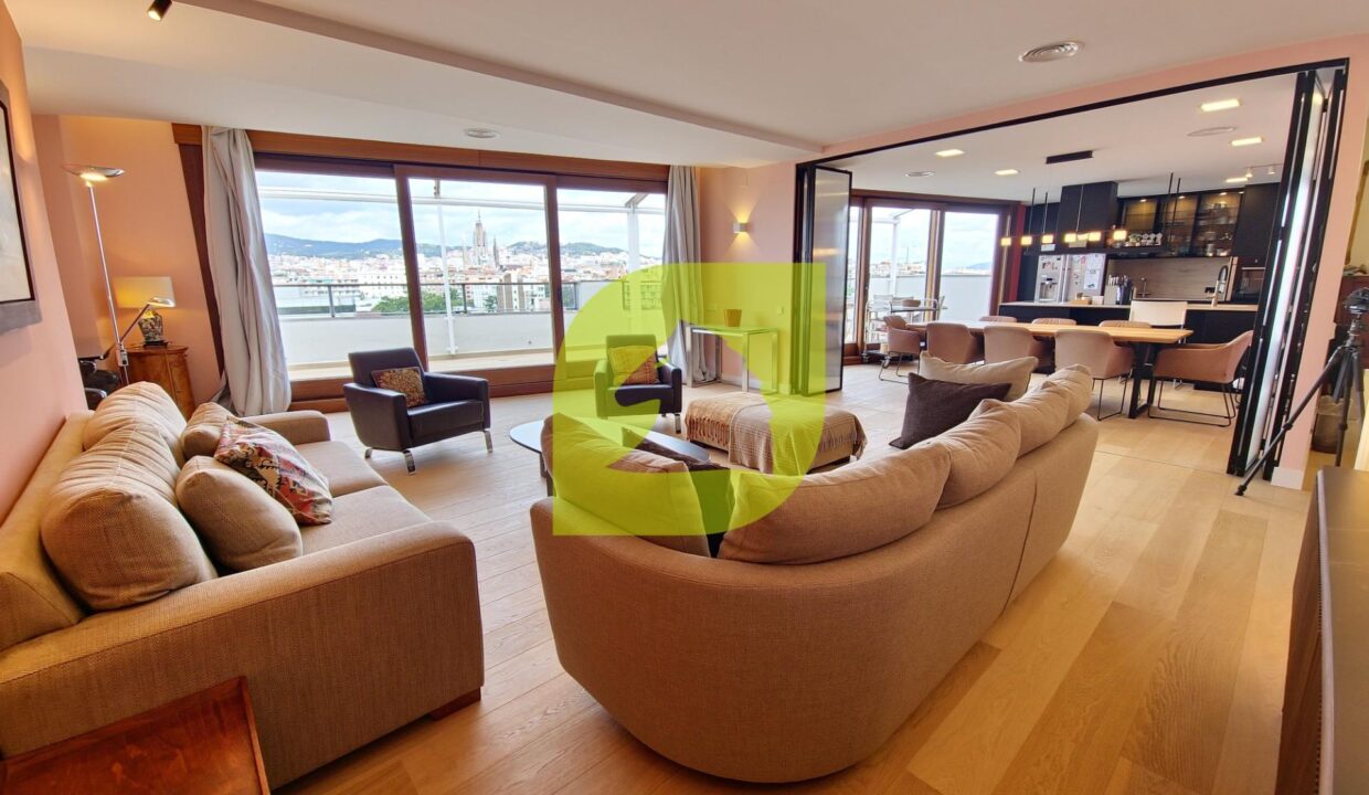 ¡Exclusivo Ático Dúplex en Venta con Vistas Espectaculares en Barcelona!_4