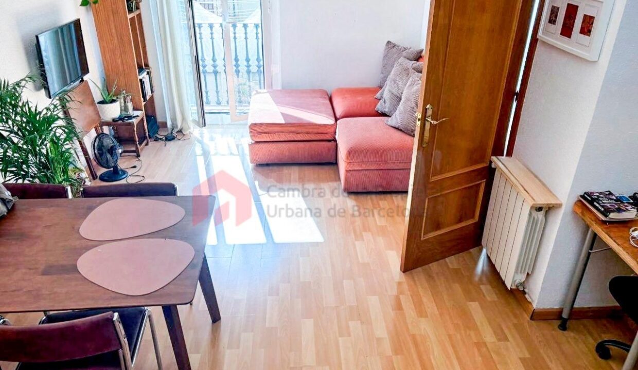 ¡Gran oportunidad de inversión en piso luminoso de 54 m² en Poble Sec!_3