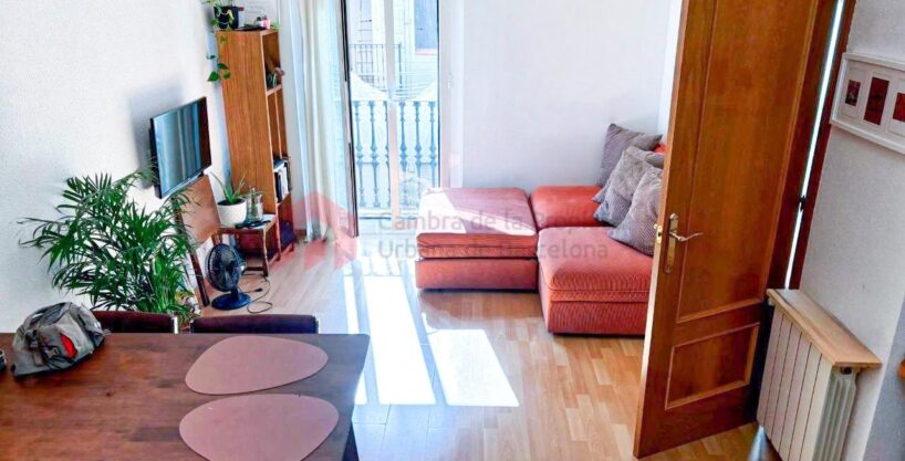 ¡Gran oportunidad de inversión en piso luminoso de 54 m² en Poble Sec!_1