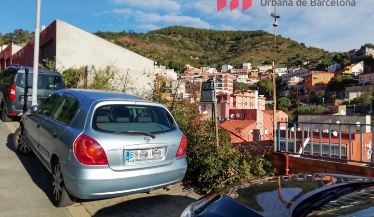 que da a dos calles en zona tranquila cerca de La Vall d'Hebron._2