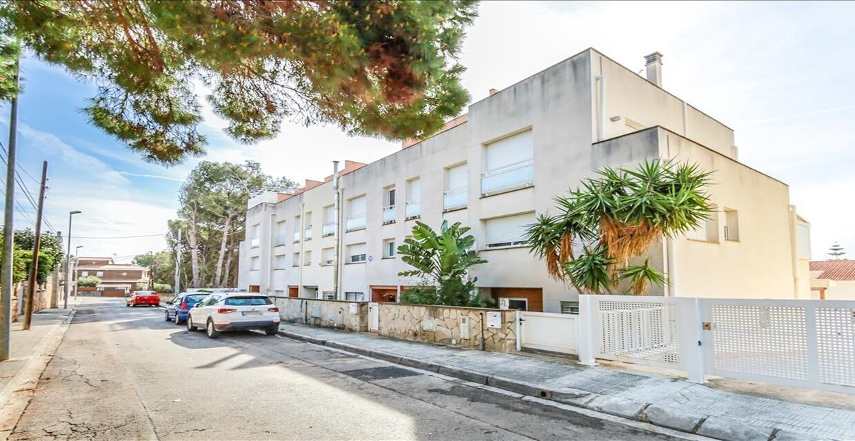 ADOSADA EN VENTA EN LA PLAYA DE TORREDEMBARRA_1