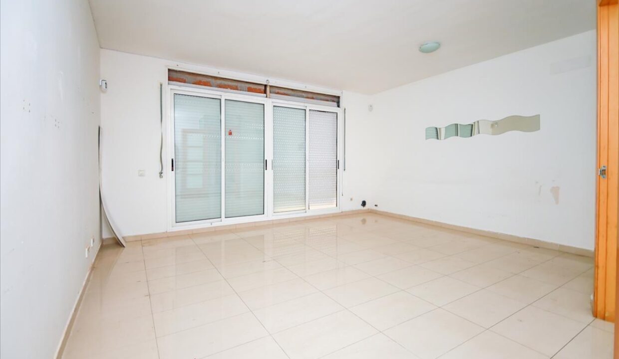 ADOSADA EN VENTA EN LA PLAYA DE TORREDEMBARRA_4