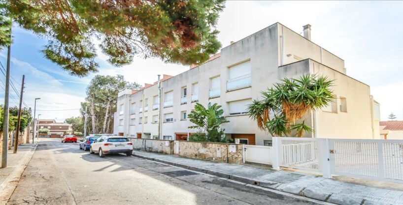 ADOSADA EN VENTA EN LA PLAYA DE TORREDEMBARRA_1