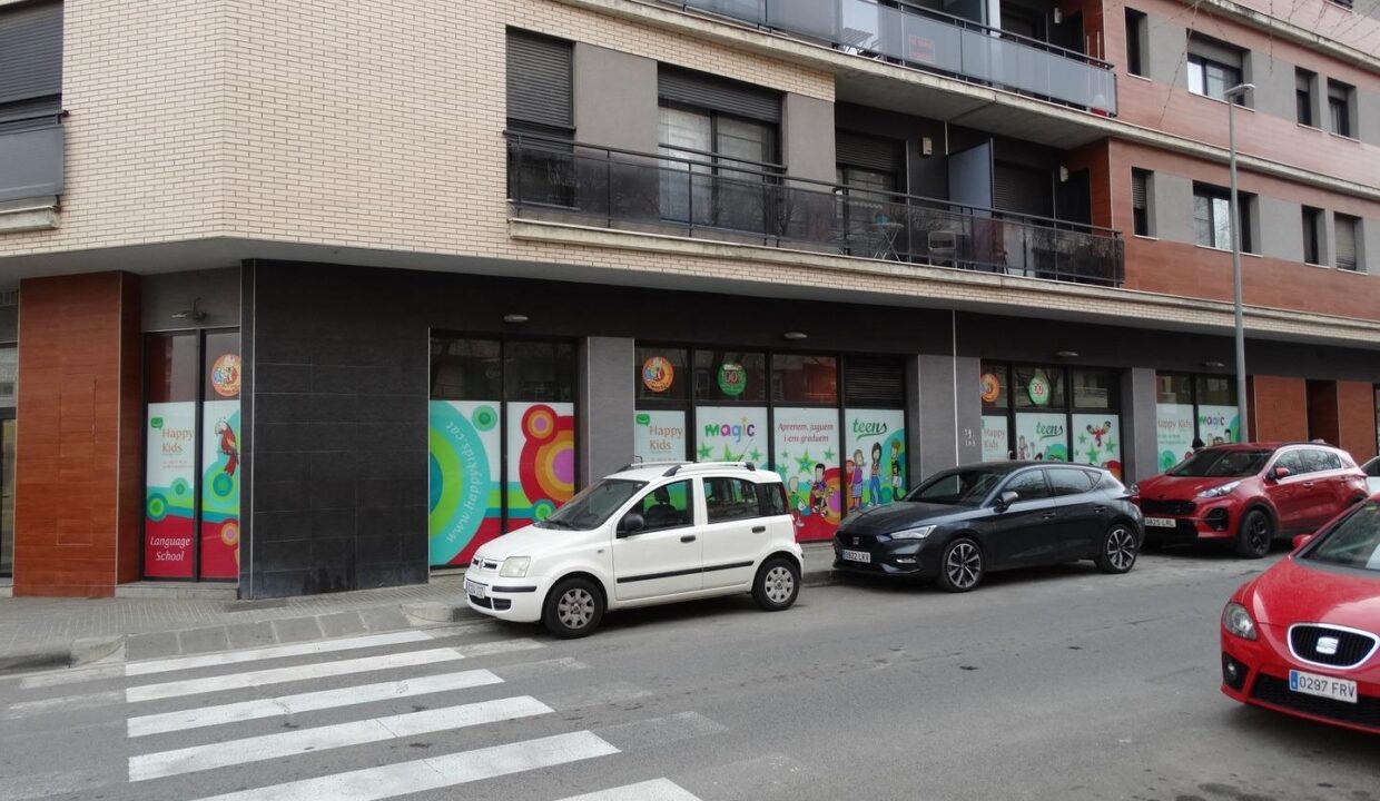 AMPLIO LOCAL COMERCIAL EN AVENIDA JOSEP TARRADELLAS_1