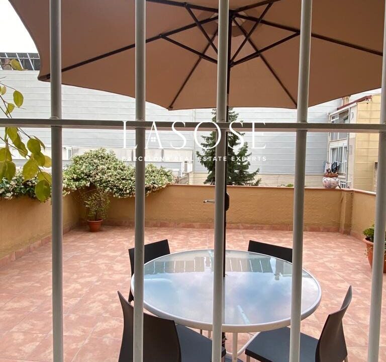 Acogedor piso en alquiler con terraza privada en Vila de Gracia_1