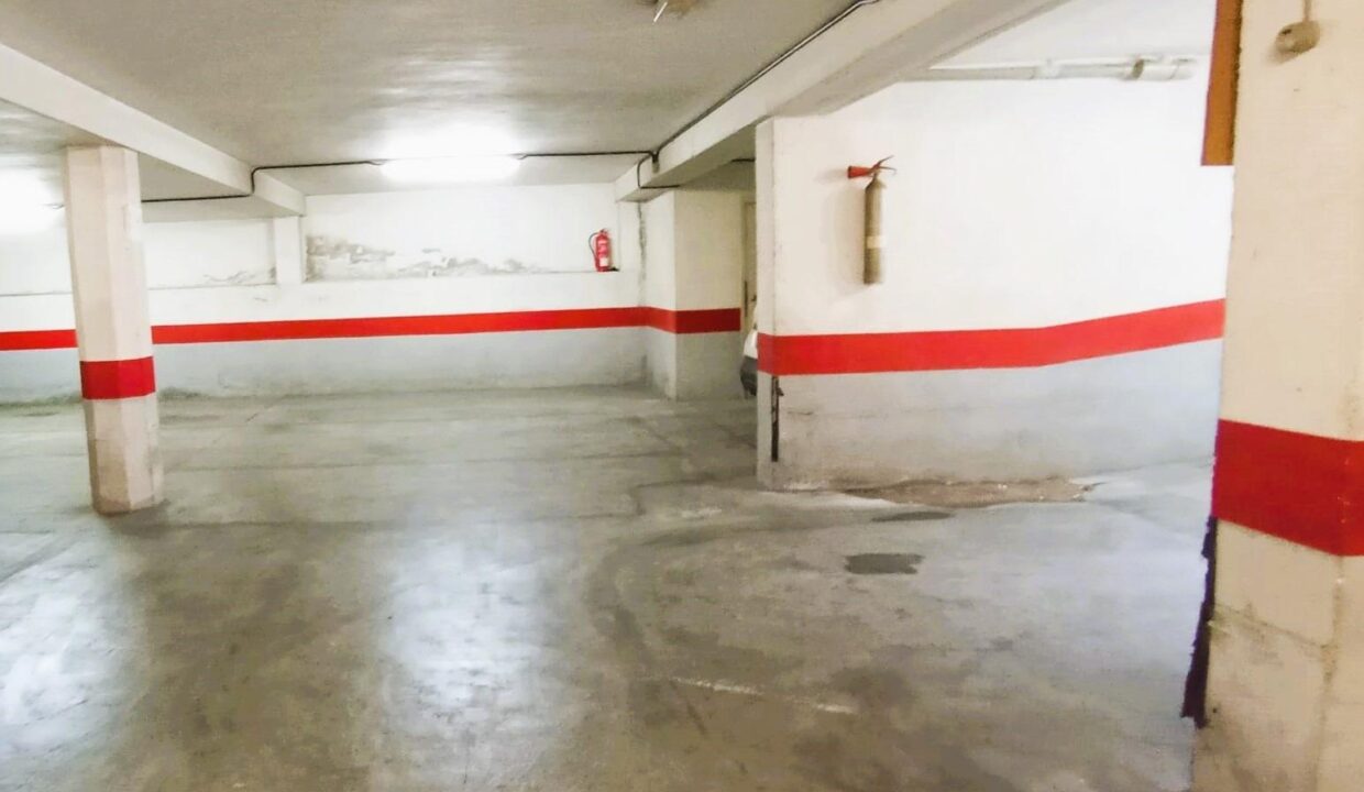 Amplia plaza de parking en venta con trastero incluido en El Tancat