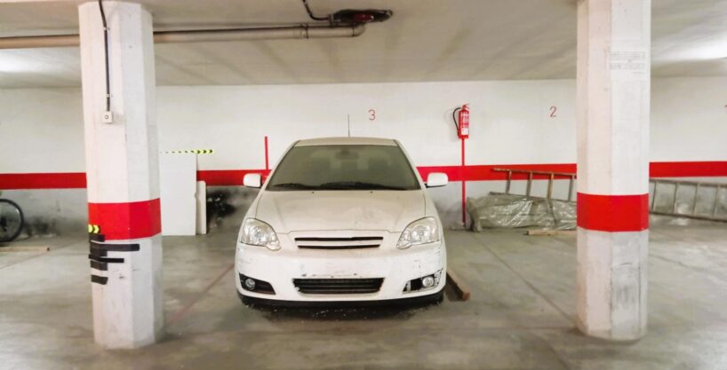 Amplia plaza de parking en venta con trastero incluido en El Tancat