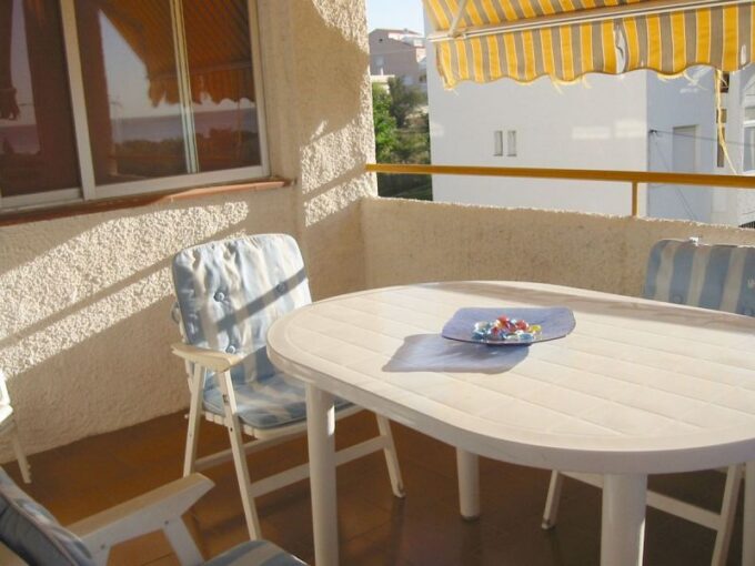 Apartamento de 1 dormitorio con vistas al mar y piscina comunitaria._1