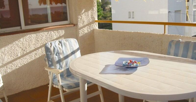 Apartamento de 1 dormitorio con vistas al mar y piscina comunitaria._1