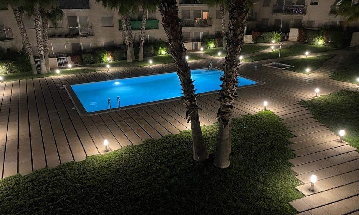 Apartamento de 2 dormitorios con piscina y cerca de las playas._1