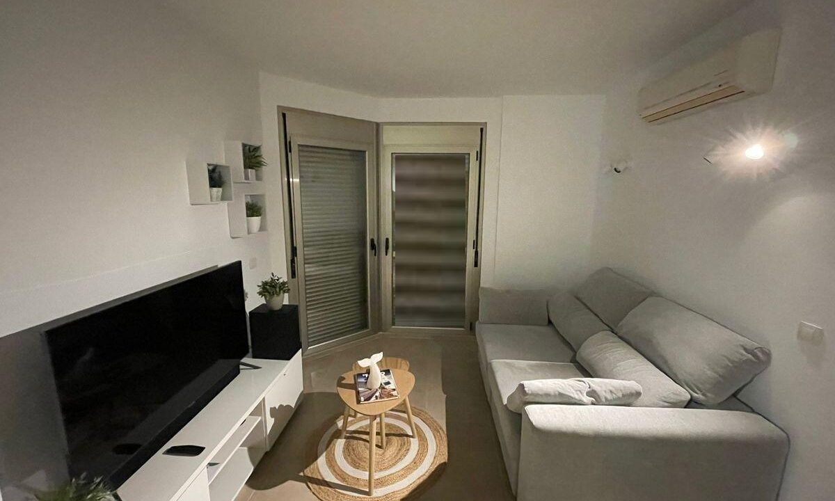 Apartamento de 2 dormitorios con piscina y cerca de las playas._4