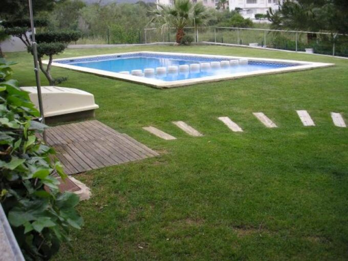 Apartamento de 59 m2 con 2 dormitorios con piscina y jardín comunitario_1