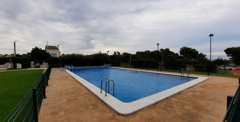 Apartamento de 95 m2 de 2 dormitorios con piscina._1