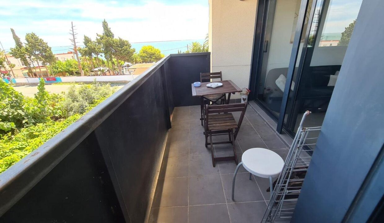 Bonito apartamento con vistas a la mar y con piscina comunitaria_1