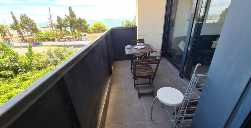 Bonito apartamento con vistas a la mar y con piscina comunitaria_1