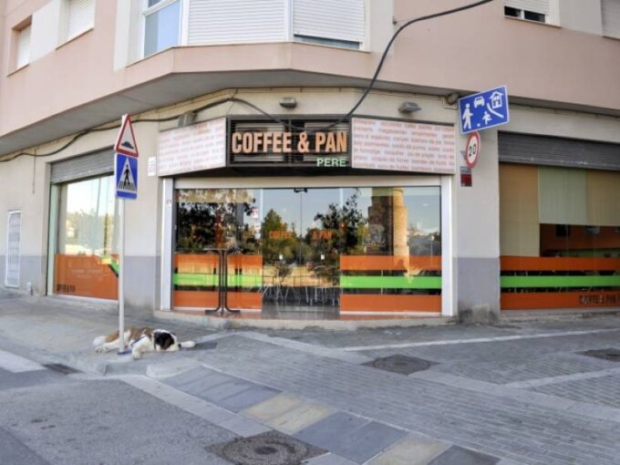 CAFETERÍA EN PLENO FUNCIONAMIENTO EN EL CENTRO DE VENDRELL_1