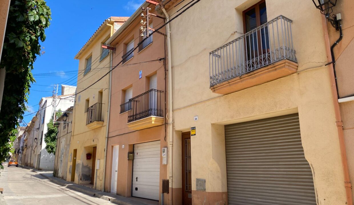 CASA ADOSADA EN PLENO CENTRO DEL ARBOÇ_1