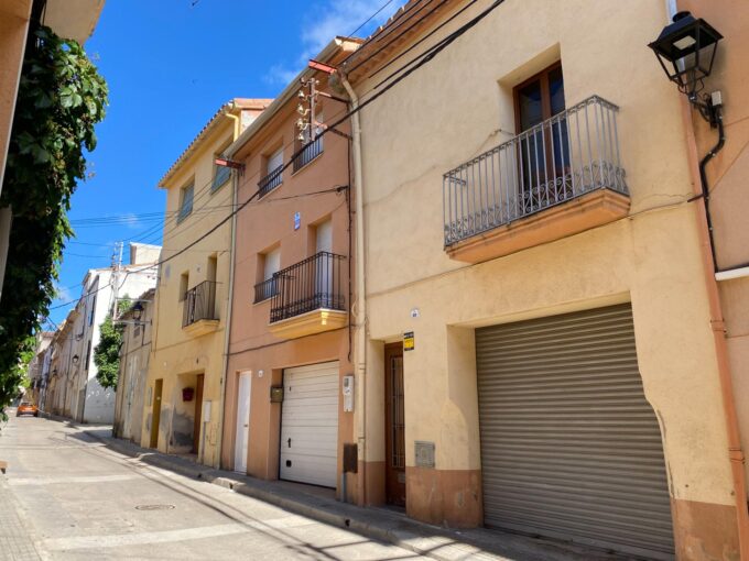 CASA ADOSADA EN PLENO CENTRO DEL ARBOÇ_1